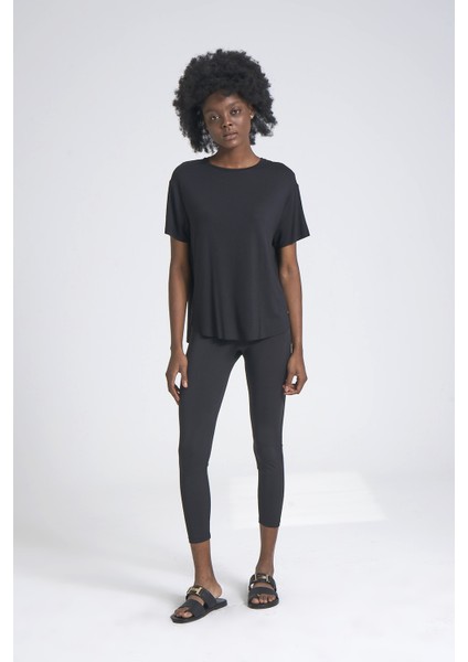 Yuvarlak Yaka, Akıcı ve Rahat %100 Viskon Kadın Tişört, Arkası Uzun, Rahat Fit, Siyah Tshirt modelleri