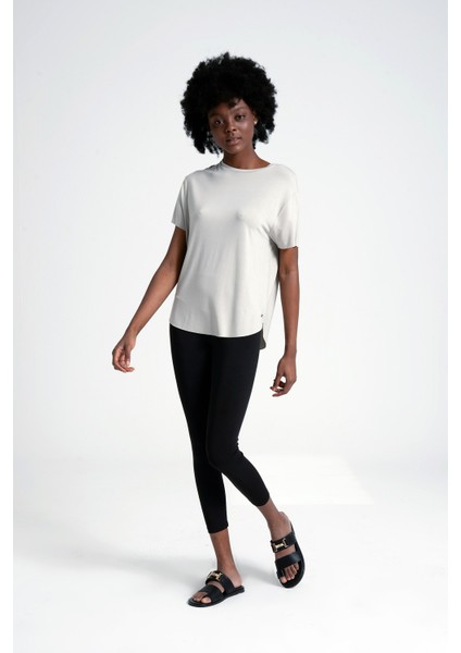 Yuvarlak Yaka, Akıcı ve Rahat %100 Viskon Kadın Tişört, Arkası Uzun, Rahat Fit, Sand Tshirt fiyatları