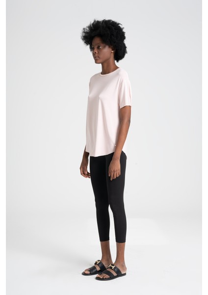 Yuvarlak Yaka, Akıcı ve Rahat %100 Viskon Kadın Tişört, Arkası Uzun, Rahat Fit, Pembe Tshirt
