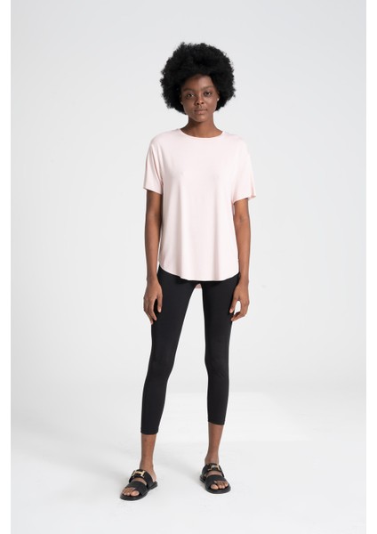 Yuvarlak Yaka, Akıcı ve Rahat %100 Viskon Kadın Tişört, Arkası Uzun, Rahat Fit, Pembe Tshirt fiyatları
