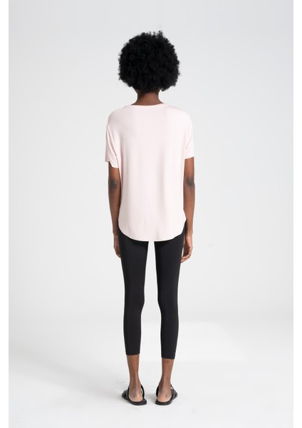 Yuvarlak Yaka, Akıcı ve Rahat %100 Viskon Kadın Tişört, Arkası Uzun, Rahat Fit, Pembe Tshirt modelleri