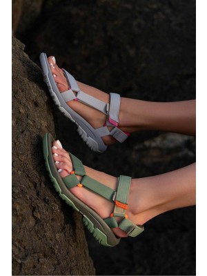 Nişantaşı Shoes Step Yeşil Cırtlı Düz Taban Kadın Sandalet
