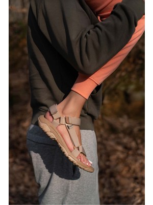 Nişantaşı Shoes Step Koyu Bej Cırtlı Düz Taban Kadın Sandalet