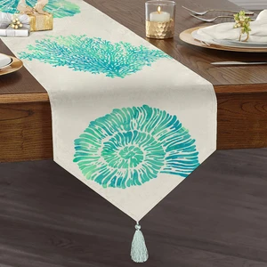 Real Homes Beyaz Zeminde Yeşil Renkli Su Yosunu Desenli Dijital Baskılı Özel Tasarım Püsküllü Şönil Üçgen Runner