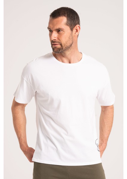 Oversize Yuvarlak Yaka Beyaz Erkek Tişört, %100 Pamuk Kumaş Tshirt Etekte Kurukafa