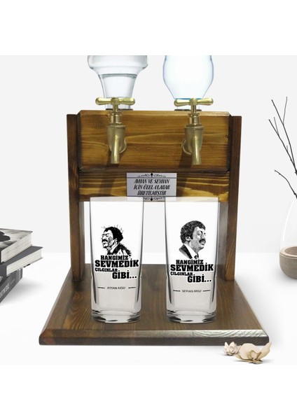 Kişiye Özel Renkli Baskılı Hangimiz Sevmedik Çılgınlar Gibi Silüet Tasarımlı Ikili Rakı Bardağı ve Çift Musluklu Doğal Ahşap Rakı Standı-7