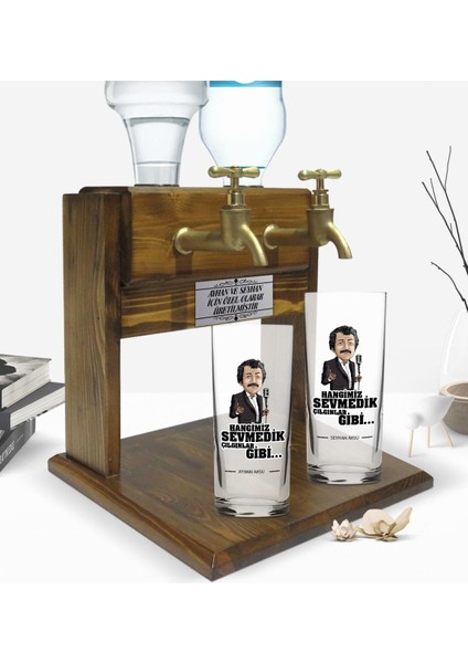 Kişiye Özel Renkli Baskılı Hangimiz Sevmedik Çılgınlar Gibi Silüet Tasarımlı Ikili Rakı Bardağı ve Çift Musluklu Doğal Ahşap Rakı Standı-5 fiyatları