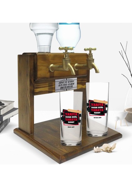 Kişiye Özel Renkli Baskılı Yarıya Kadar Değil Yaraya Kadar Tasarımlı Ikili Rakı Bardağı ve Çift Musluklu Doğal Ahşap Rakı Standı-4 fiyatları