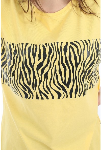 Sara Modex Zebra Desen Baskılı Salaş Yırtmaçlı Tişört