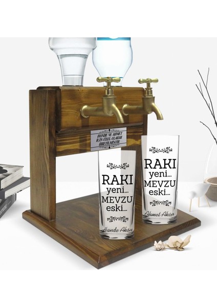 Kişiye Özel Renkli Baskılı Rakı Yeni Mevzu Eski Tasarımlı Ikili Rakı Bardağı ve Çift Musluklu Doğal Ahşap Rakı Standı-1 fiyatları