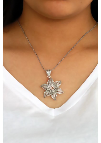 Zultanit Taşlı Lotus Çiçeği Telkari Gümüş Kolye