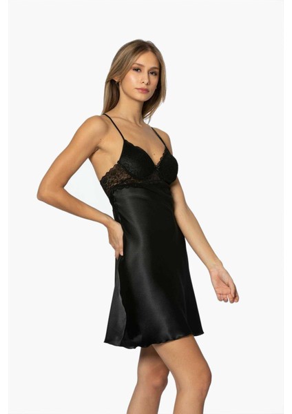 600 Siyah Saten Gecelik