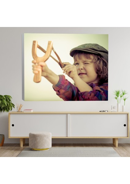 Oyuncak Sapan Oynayan Çocuk Kanvas Tablo