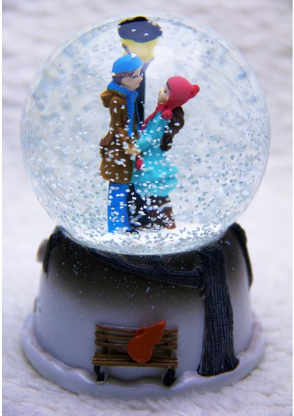 Orta Boy Romantik Aşıklar Kar Küresi - 6 Renk, 5 Müzik - 1 Adet