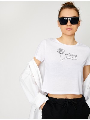 Koton 1YAK13409EK Bisiklet Yaka Kısa Kol Baskı Desenli Beyaz Kadın Crop T-Shirt