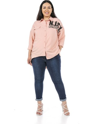 Disentis Modest Büyük Beden Asimetrik Kesim Baskılı Arkadan Düğme Detaylı Yanları Yırtmaçlı Somon Gömlek