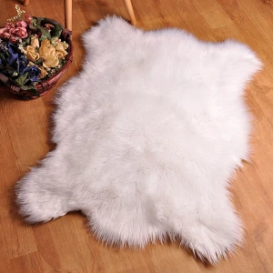 Soft Peluş Kuzu Postu Beyaz