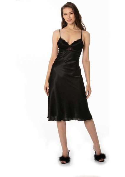 900 Siyah Saten Gecelik