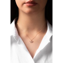 Hiç Gümüş Kraliçe Taç Figürlü Rose 925 Ayar Gümüş Zirkon Taşlı Kadın Kolye