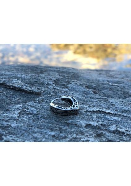 Antika Tasarım Köşeli Halka Geçirmeli 316L Motorcu Çelik Küpe (Tekli) modelleri