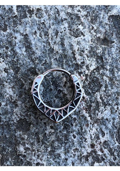 Antika Tasarım Köşeli Halka Geçirmeli 316L Motorcu Çelik Küpe (Tekli) fırsatları